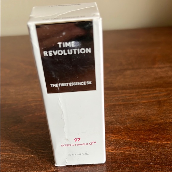 Revolution White Skincare Toner - Picture 1 of 3